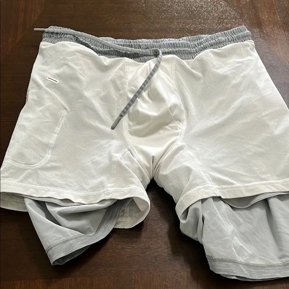 Lululemon Men's Gray Athletic Shorts - Picture 9 of 10